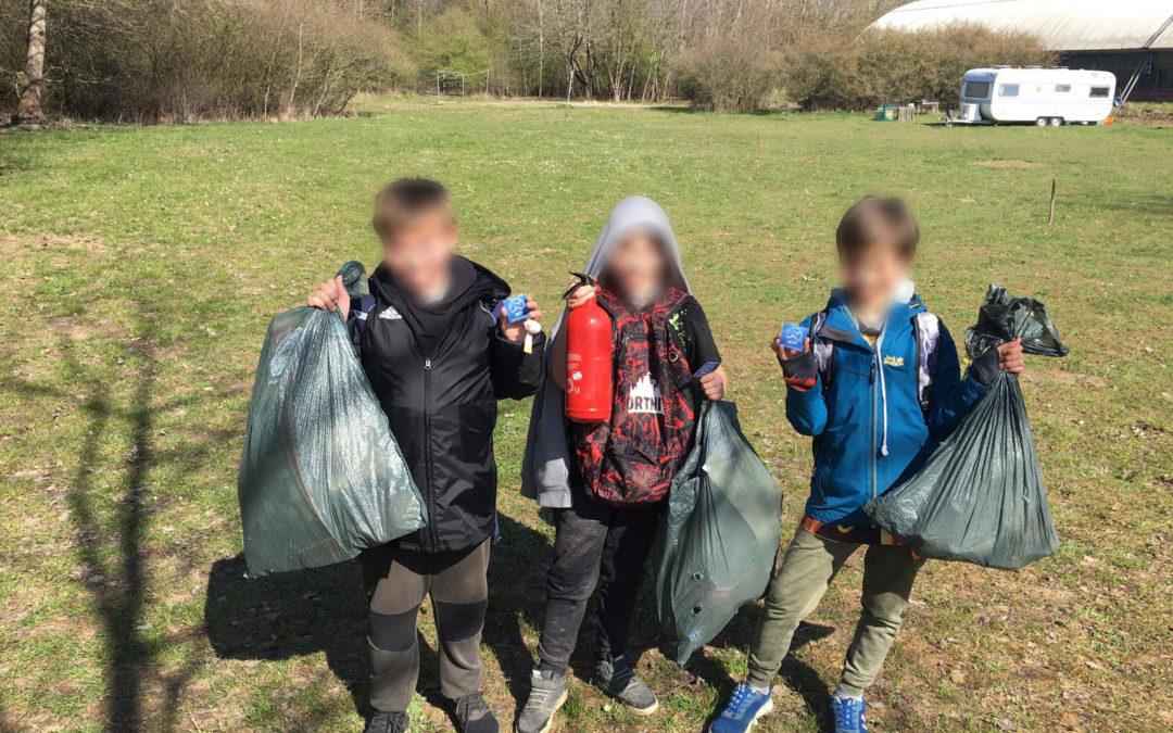 Spring-cleaning action: removing Sund rubbish